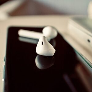 Trådløse høretelefoner og sundhed: Hvordan påvirker de din hørelse og krop?