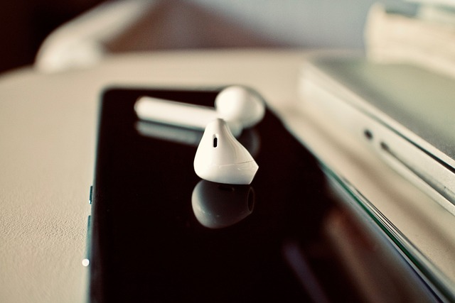 Trådløse høretelefoner og sundhed: Hvordan påvirker de din hørelse og krop?